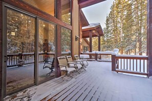 Terrace/patio - Blue River Home w/ Hot Tub, 6 Mi to Skiing! (Breckenridge)