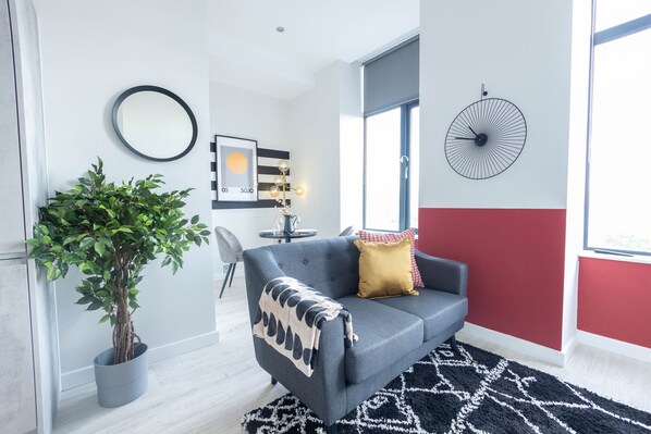 Living area - Leeds Haven - Niche 1 & 2 Bedroom Apartments with Cityscape views by Sojo Stay (Leeds)