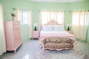 4 bedrooms, iron/ironing board, free WiFi