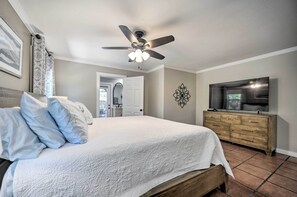 House (3 Bedrooms) | Interior - Canyon Lake Hideaway w/ Fire Pit & Yard! (Canyon Lake)