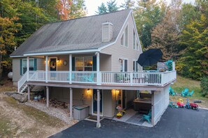 Interior - Family Ski Getaway w/ Hot Tub, Near Cranmore! (Conway)