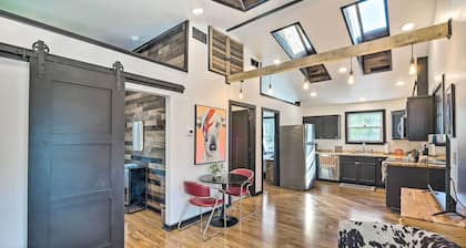 Modern Louisville Apartment w/ Furnished Deck