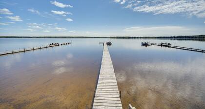 Convenient Cabin w/ Access to 3 Boat Docks!