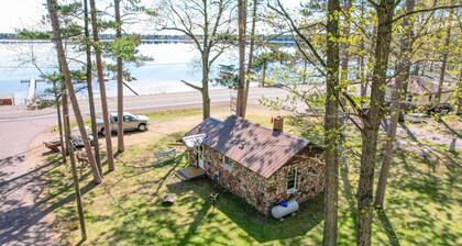Convenient Cabin w/ Access to 3 Boat Docks!