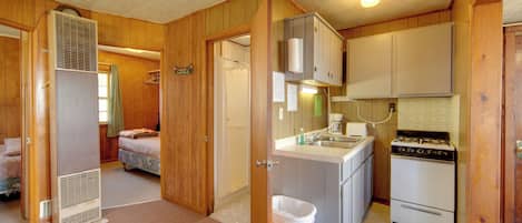 House (2 Bedrooms) | Interior