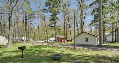 Convenient Cabin w/ Access to 3 Boat Docks!