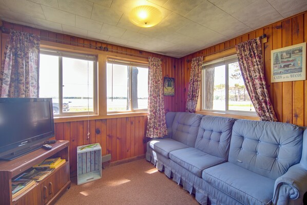 House (2 Bedrooms) | Interior - Convenient Cabin w/ Access to 3 Boat Docks! (Stone Lake)