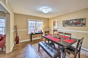 Dining - Welcoming Tulsa Home ~ 1 Mi to Expo Center! (Tulsa)