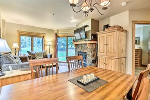 Interior - Cozy Red Hawk Lodge Condo: Walk to River Run! (Keystone)