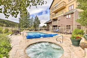 Terrace/patio - Cozy Red Hawk Lodge Condo: Walk to River Run! (Keystone)