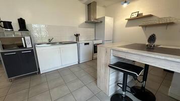 Réfrigérateur, micro-ondes, four, lave-vaisselle