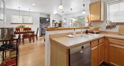 'heart of Bozeman' Townhome w/ Patio Near MSU