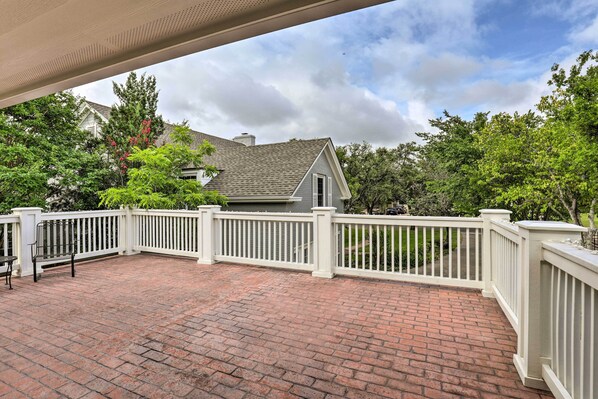 Apartment (0 Bedroom) | Interior - Studio in College Station w/ Expansive Deck! (College Station)