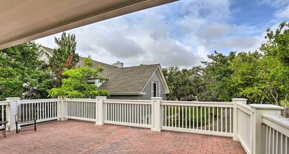 Studio in College Station w/ Expansive Deck!