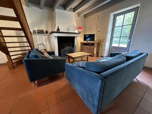 Télévision, cheminée