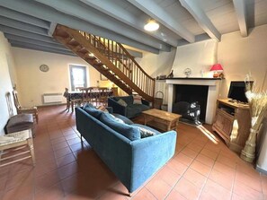 Télévision, cheminée