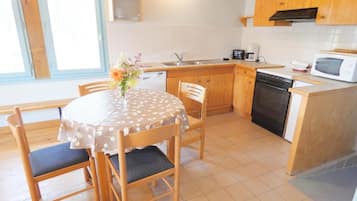 Microwave, dishwasher, highchair