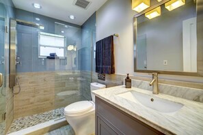 House (2 Bedrooms) | Bathroom