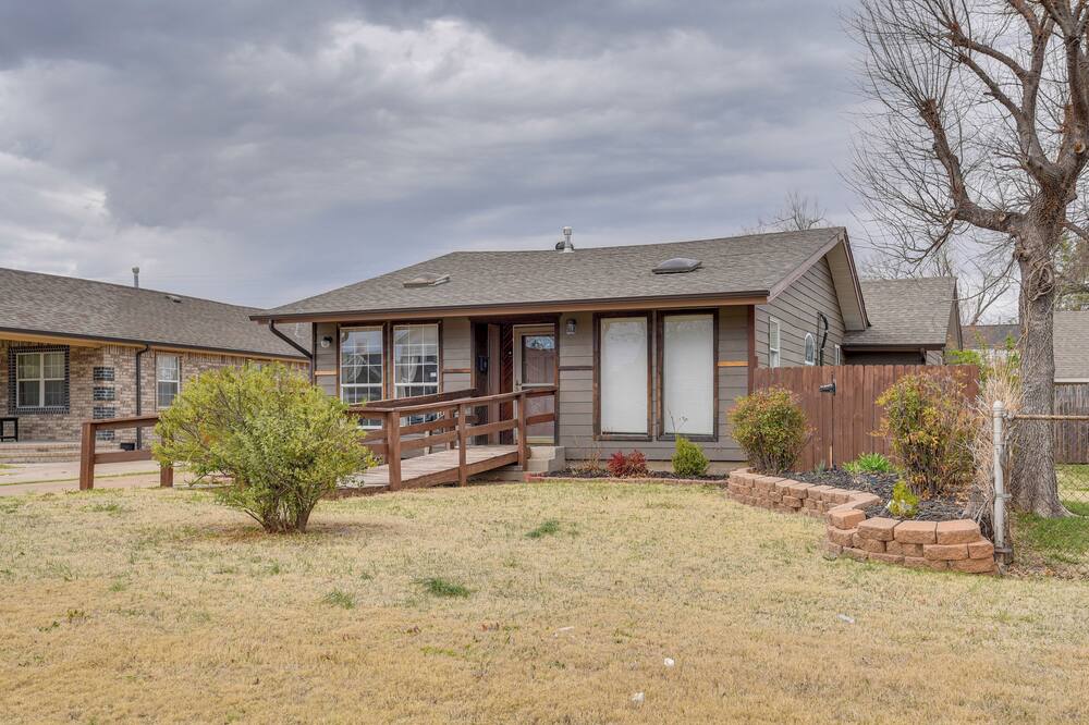 Cozy Oklahoma City Home w/ Deck & Gas Grill! - Bethany, LA