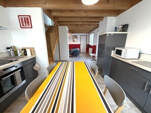 Unclassified image, 5 of 22, button