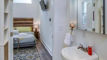 1 bedroom, iron/ironing board, free WiFi, bed sheets