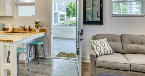 Very Private Lockeland Springs Tiny House on Lillian Alleyway ~ Dogs Welcome!