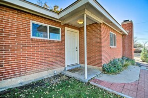 Exterior detail - Gorgeous Albuquerque Getaway w/ Private Yard! (Albuquerque)