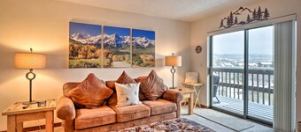 Ski, Hike & Explore: All-season Frisco Condo
