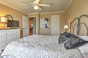 Apartment (2 Bedrooms) | Interior - Colorful Galveston Retreat Steps From Beach & Pool (Galveston)