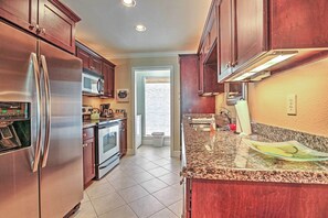 Apartment (2 Bedrooms) | Interior - Colorful Galveston Retreat Steps From Beach & Pool (Galveston)