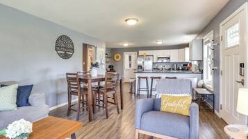 House (3 Bedrooms) | Interior