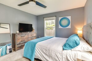 A bedroom with a bed, a dresser, a television, a window, and a ceiling fan. - Charming Mcminnville Home - Walk to Wineries! (McMinnville)