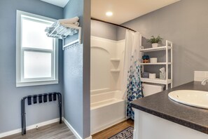 House (3 Bedrooms) | Interior - Charming Mcminnville Home - Walk to Wineries! (McMinnville)