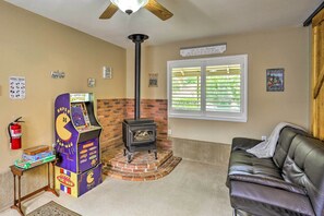House (3 Bedrooms) | Interior - Quiet Location! Shasta Lake Home Near Redding (Shasta Lake)