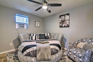 1 bedroom, iron/ironing board, bed sheets - Romantic Apt: Private Patio & Shared Hot Tub! (Galveston)