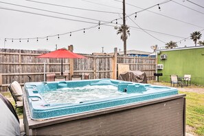 Outdoor spa tub - Romantic Apt: Private Patio & Shared Hot Tub! (Galveston)