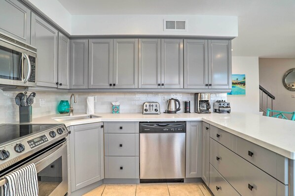 Apartment (3 Bedrooms) | Interior - Modern Palm Springs Townhome Near Golf Courses (Palm Springs)