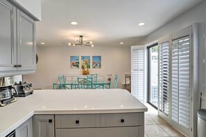 Apartment (3 Bedrooms) | Interior - Modern Palm Springs Townhome Near Golf Courses (Palm Springs)