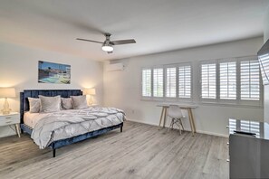 Apartment (3 Bedrooms) | Interior - Modern Palm Springs Townhome Near Golf Courses (Palm Springs)