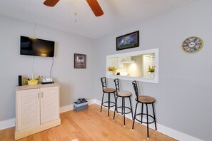 Apartment (2 Bedrooms) | Interior - Deck & Shared Hot Tub: Apt 3 Mi to Dtwn Galveston! (Galveston)