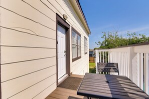 Apartment (2 Bedrooms) | Interior - Deck & Shared Hot Tub: Apt 3 Mi to Dtwn Galveston! (Galveston)