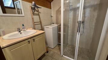 Shower, towels