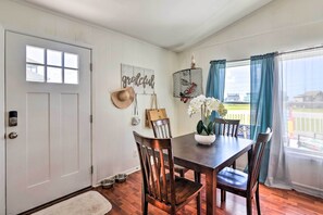 House (2 Bedrooms) | Interior - Lively Galveston Home w/ Deck & Beach Views! (Galveston)