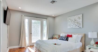 Las Vegas Retreat w/ Yard < 5 Mi to Strip!