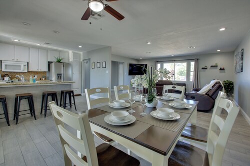 Las Vegas Retreat w/ Yard < 5 Mi to Strip!