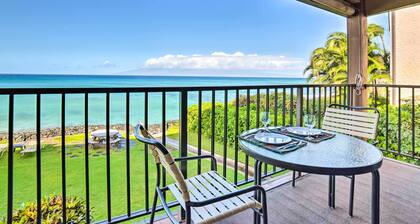 Beachfront Lahaina Condo: Pool + Grill Access