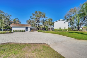 Interior - Lakefront Retreat w/ Kayaks & Fire Pit in Clermont (Clermont)