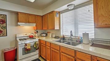 Mikrowelle, Ofen, Herdplatte, Geschirrspüler