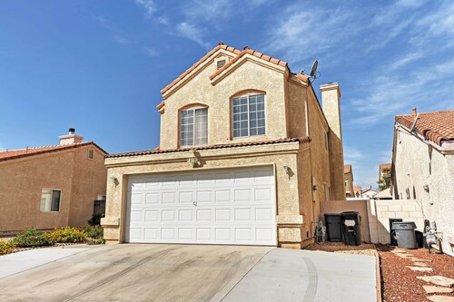 Spacious Las Vegas Home - Near Golfing & Hiking!