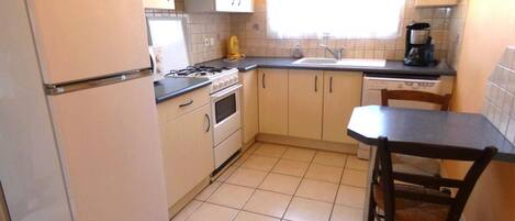 Micro-ondes, plaque de cuisson, lave-vaisselle